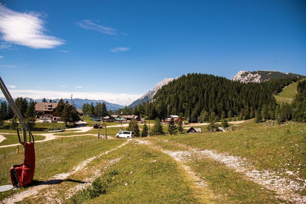 Apartments Zvoh, Krvavec, Ski-In, Ski-Out Cerklje na Gorenjskem Exteriör bild