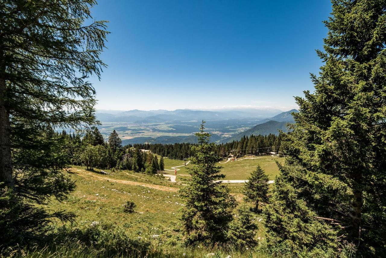 Apartments Zvoh, Krvavec, Ski-In, Ski-Out Cerklje na Gorenjskem Exteriör bild